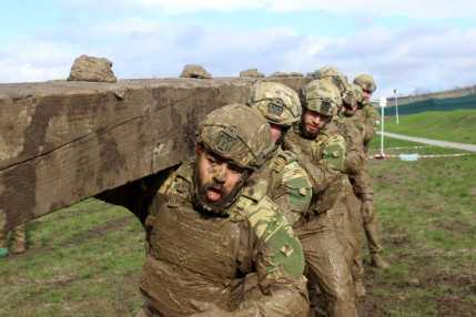 5202602_KFOR_33_sport_6