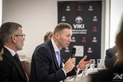 KT20260225viki konferencia3