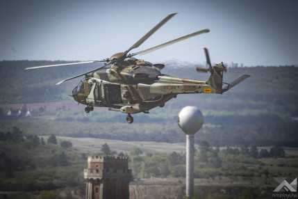 KT20260424helikopterek13