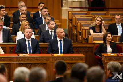 20260512_miniszteri_eskutetel_1500px_KG011