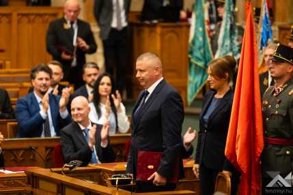 20260512_miniszteri_eskutetel_1500px_KG016
