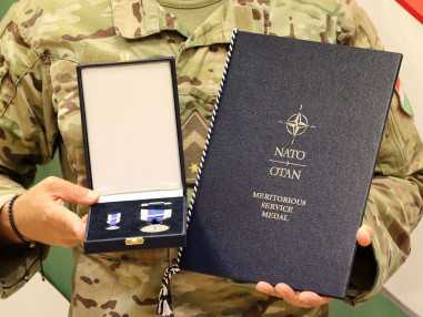 202607_NATO_kitüntetés_különleges_műveleti_katonának_NN_1