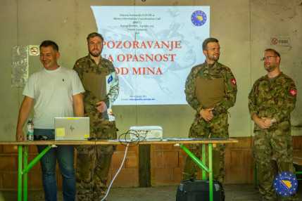 202607_aknatudatosság_előadás_Mostar_EUFOR (2)