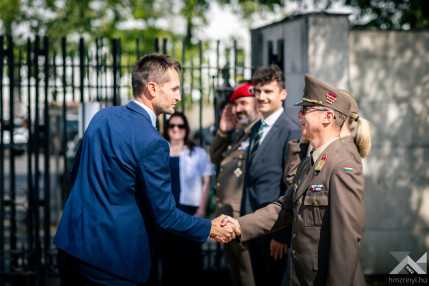 20260915_attase_testulet_bemutatkozo_1500px_KG002