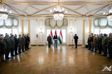 20260915_attase_testulet_bemutatkozo_1500px_KG003