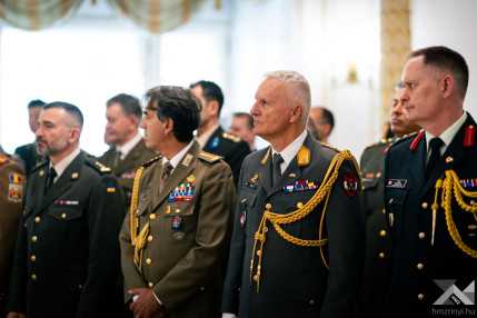 20260915_attase_testulet_bemutatkozo_1500px_KG006