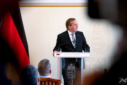 20260925_német-magyar_védelmi_miniszteri_sajtótáj_SZH7405