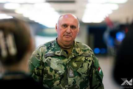 20261026_NATO_vezenylozaszlos_1500px_interju_KG002