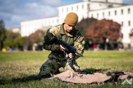 20261026_NATO_vezenylozaszlos_1500px_KG011