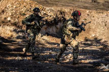261028_0pont-Brave warrior_PAK_-29